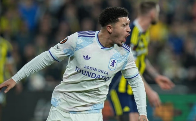 Jadon Sancho ăn mừng bàn thắng trong trận đấu cúp châu Âu.